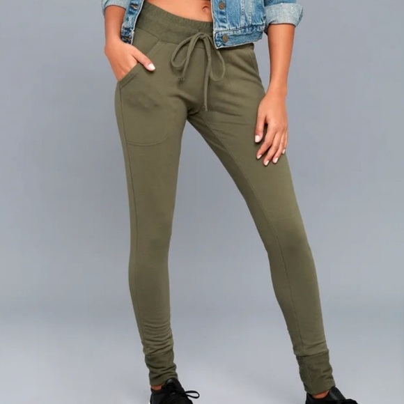 Free People Movement Sunny Skinny Sweats/Joggers Size XS in Everest Olive - Picture 1 of 6